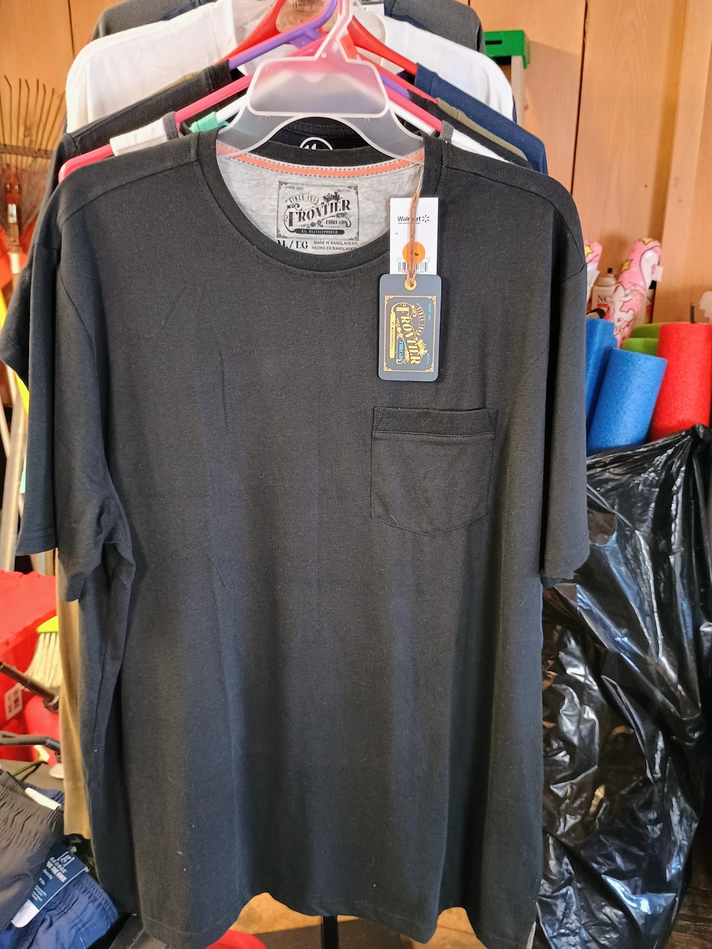 New Frontier Black Short Sleeve Pocket Tee Bin 21